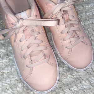 Nikes sneakers
